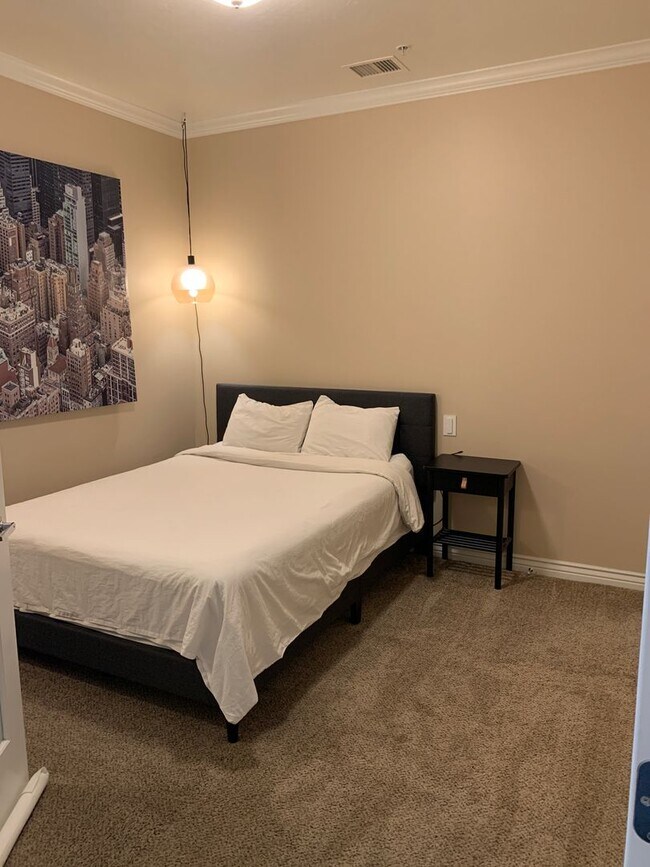 Building Photo - Luxury Living in Downtown Provo