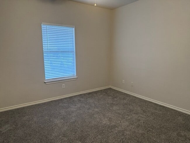 Building Photo - Living Just Blocks from Baylor University