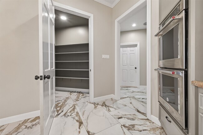 Building Photo - 4910 Waterbeck St