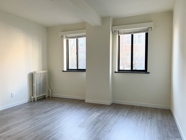 Renovated 1 Bed / 1 Bath - Bedroom - Viking