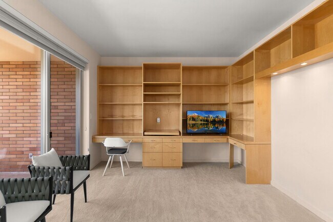 Building Photo - 1414 SW 3rd Ave