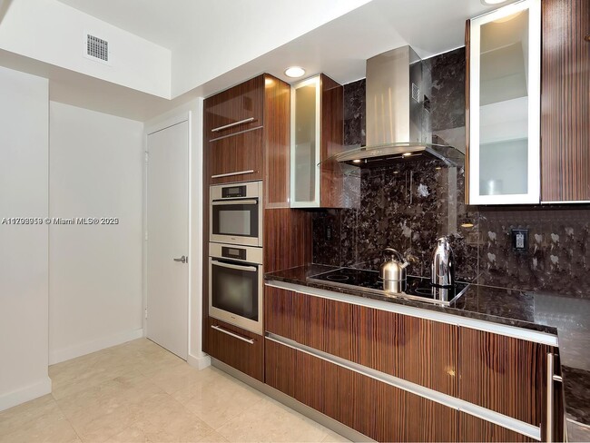 Building Photo - 2711 S Ocean Dr