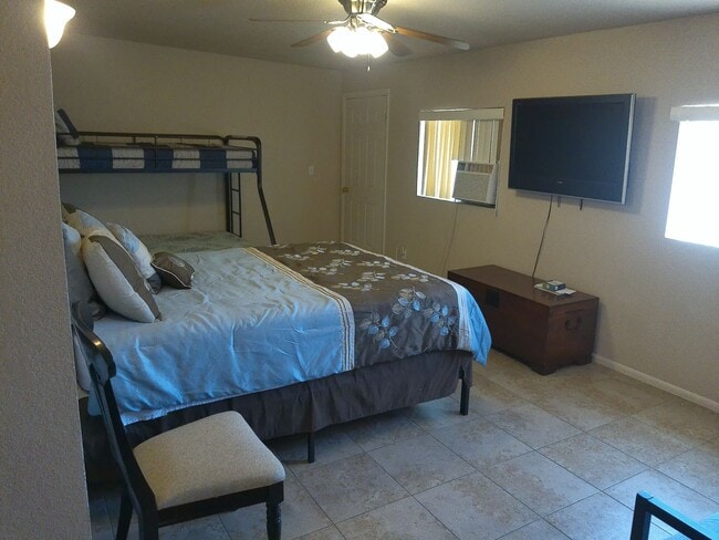 Building Photo - Seasonal  available Sept 1, 2025 to April 30,2026