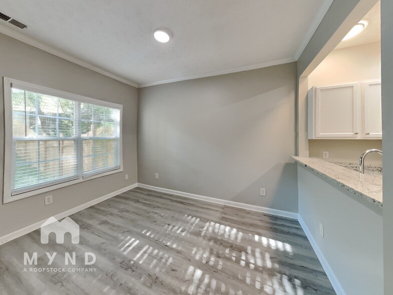 Building Photo - 857 Glynn Oaks Dr