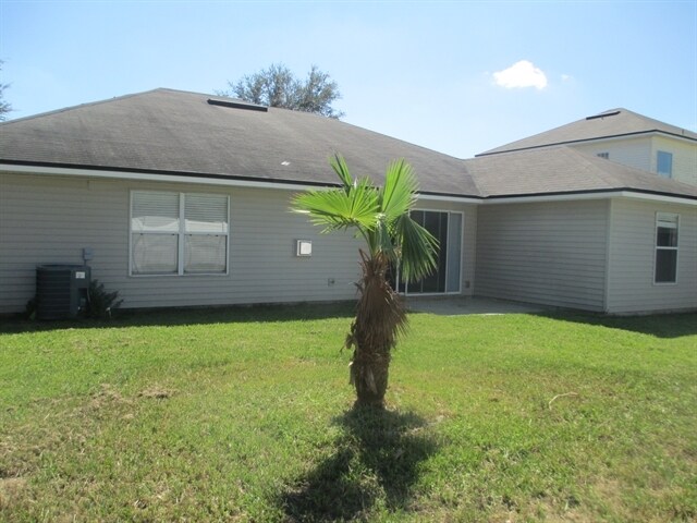 Building Photo - 9177 Prosperity Lake Dr