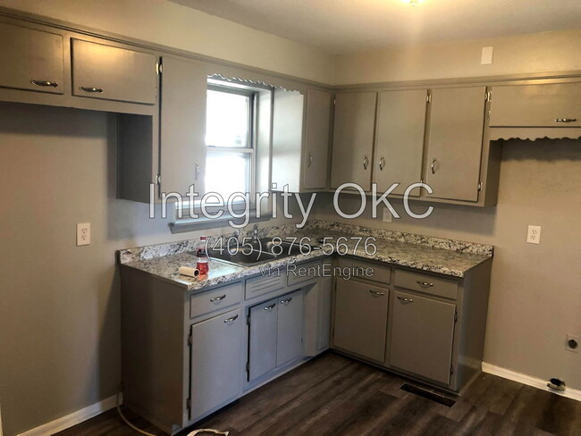 Building Photo - 2548 SW 48th St