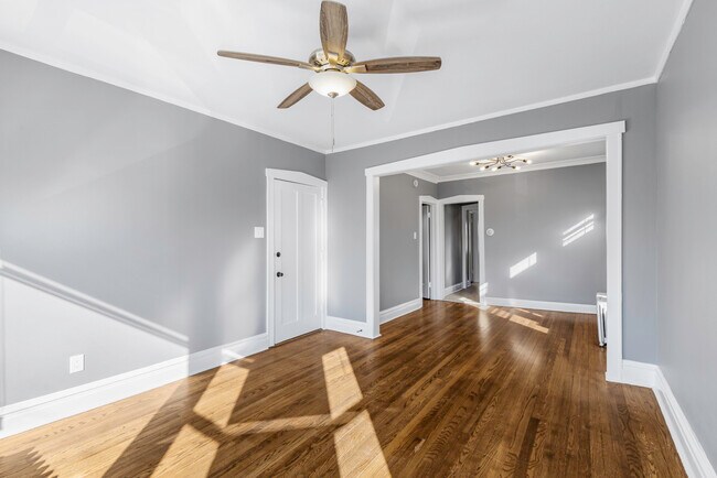 Building Photo - 5761 N Elston Ave