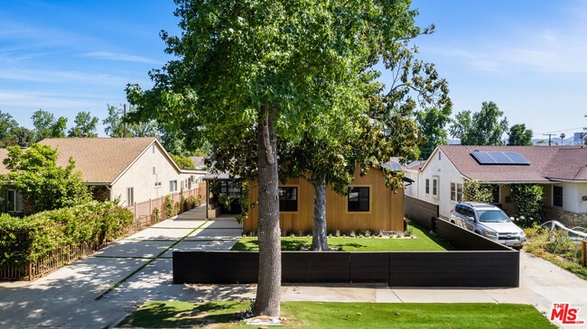 Building Photo - 14742 Weddington St