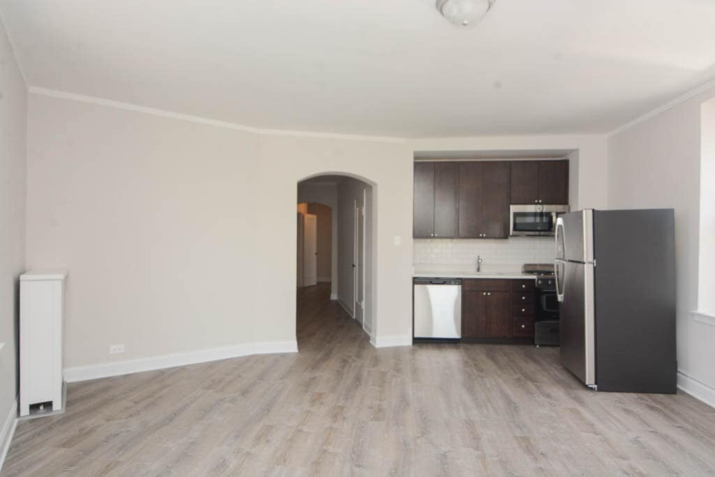 Building Photo - 3335 W Diversey Ave