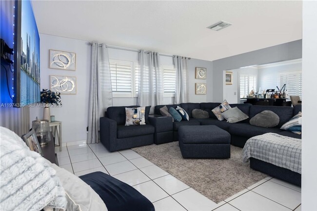 Building Photo - 5640 Hayes St