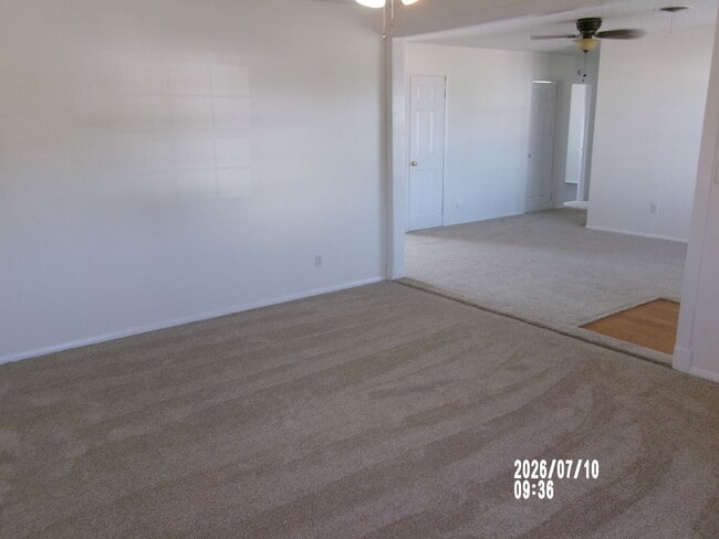 Building Photo - Very nice Home located in the Carrasland Area!