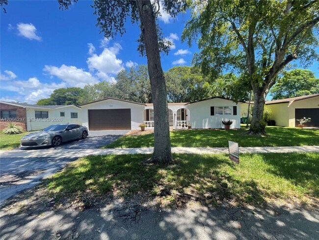 Building Photo - 9301 SW 54th St