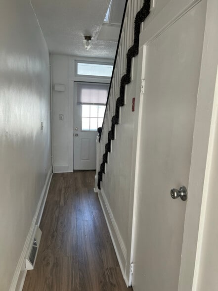 Building Photo - 42 London St