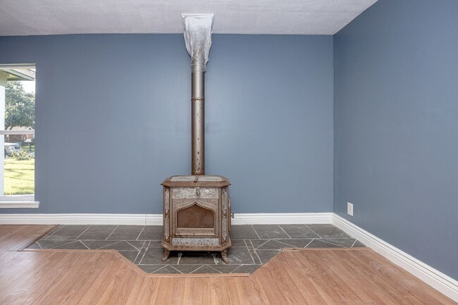 Building Photo - 3 Bed 1 Bath Home In Pascagoula - New Appliances