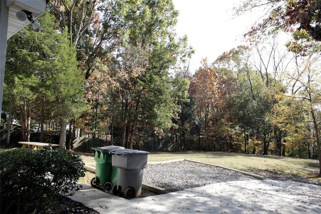 Building Photo - 7909 Carmel Rd