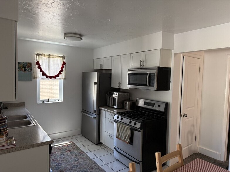 Building Photo - 1125 N 200 E