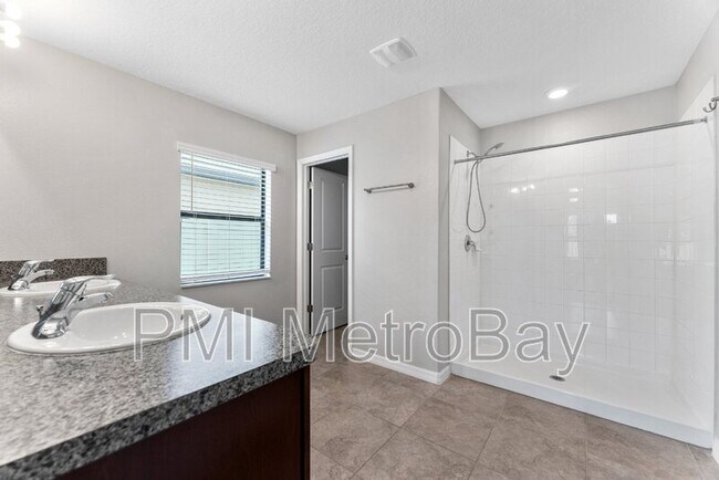 Building Photo - 9703 Sage Creek Dr