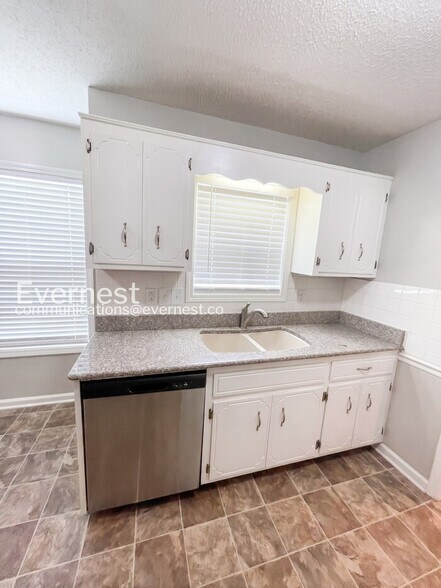 Building Photo - 1035 Summerhaven Rd