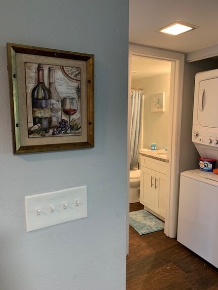 Building Photo - 500 Windsong Cir