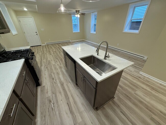 Building Photo - 2537-39 N. Weil St.