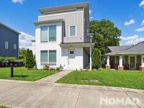 Building Photo - Stunning Modern 2-Bedroom, 2-Bath Apartmen...