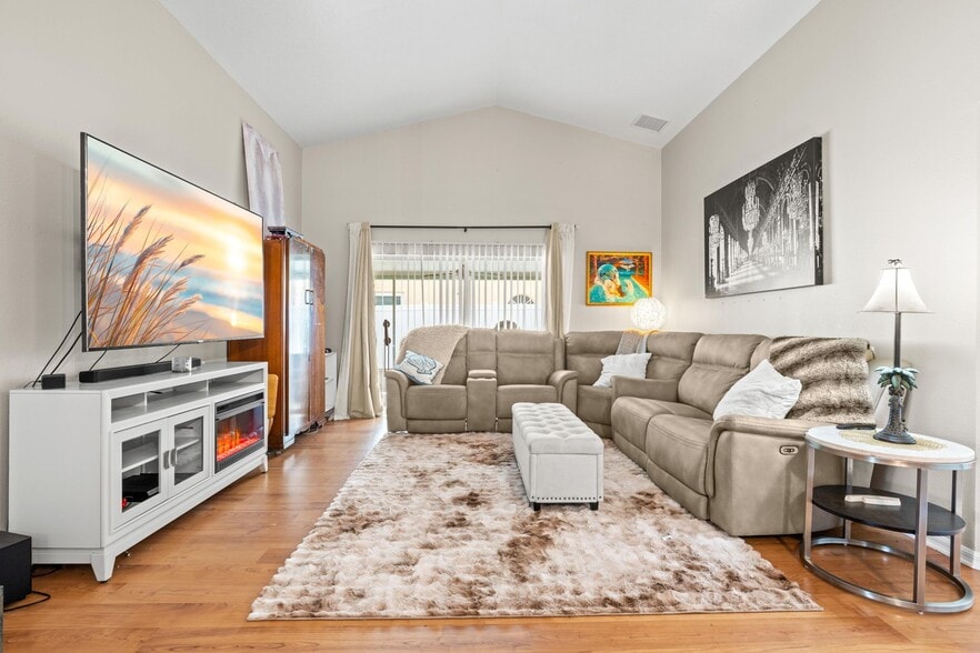 Building Photo - 18102 Leafwood Cir