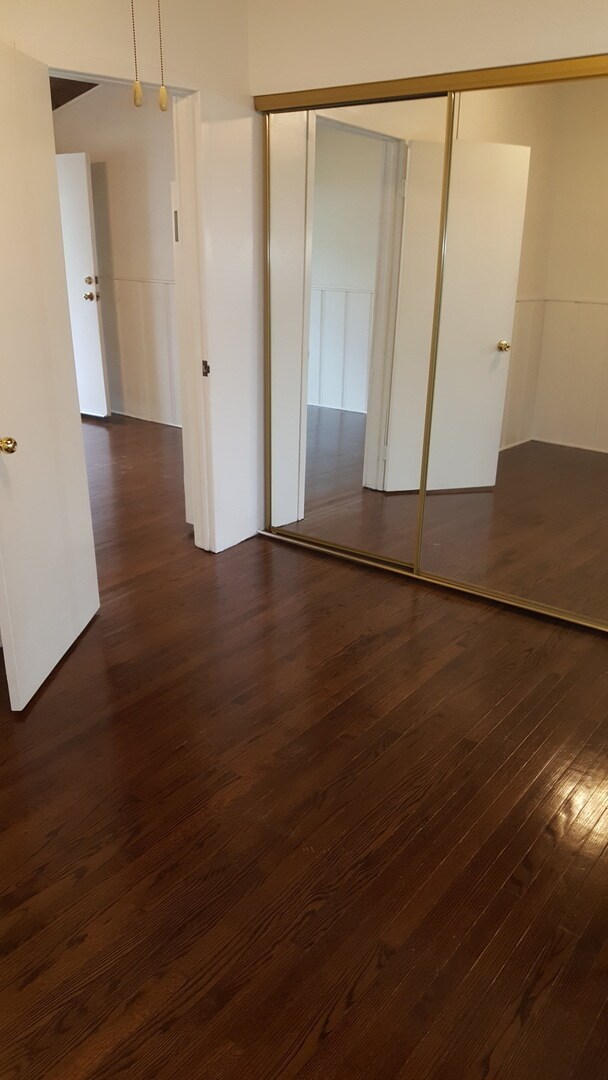 Building Photo - Charming 1bdr duplex with private yard and garage!