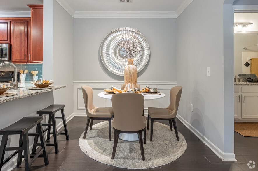 THE DELMAR - DINING ROOM - Oaks at Sugarloaf
