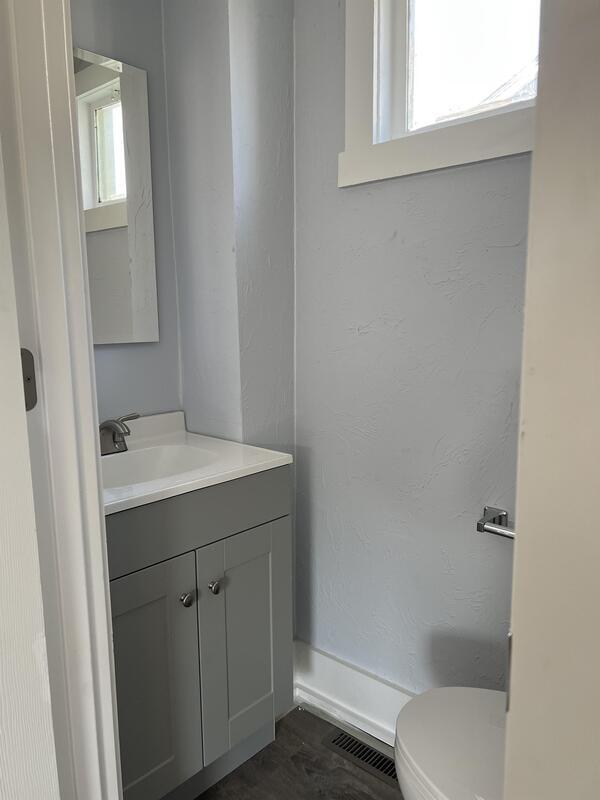 Building Photo - 419 W 6th St