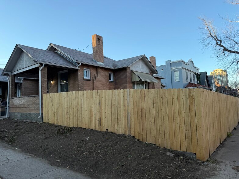 Building Photo - 2933 E 14th Ave