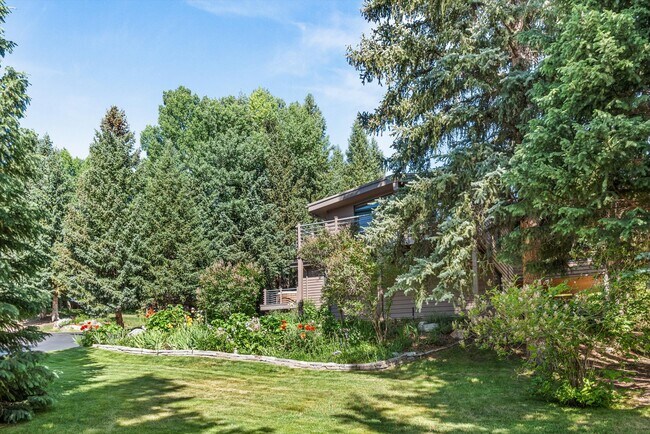 Building Photo - 15 Terrace Dr