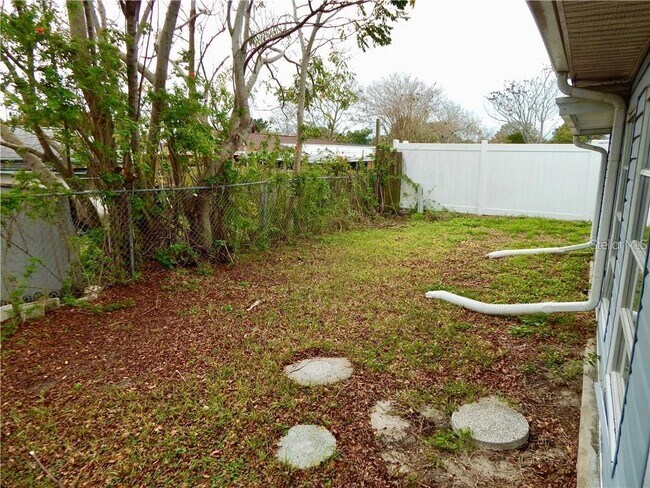 Building Photo - 5702 Moog Rd