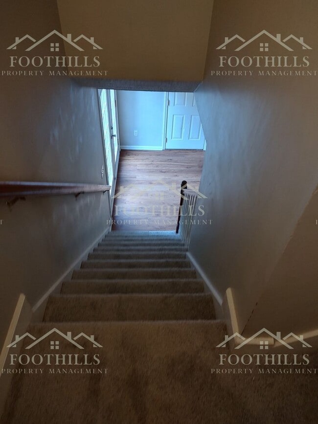 Building Photo - 3-Bedroom Home with Scenic Views in Pendle...