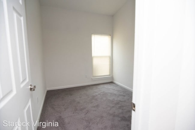 Building Photo - 146 Lochview Dr