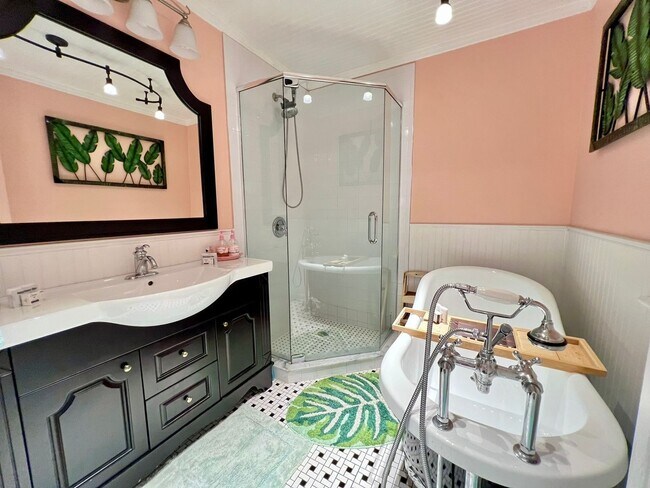 Building Photo - Beautiful 2 Bedroom Townhome in NSB with p...