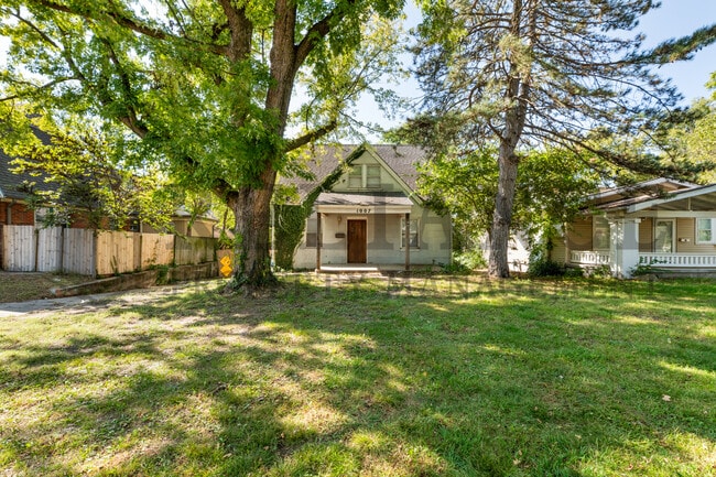 Building Photo - 1007 N Yale Ave