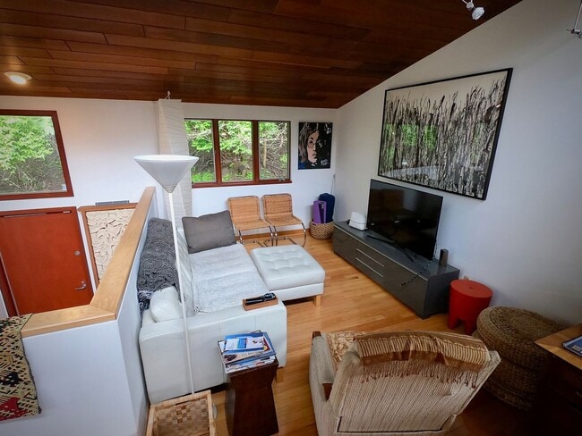 Building Photo - 8/1 Mid Century Modern Private House Bordering Frick Park. 1 of a kind.