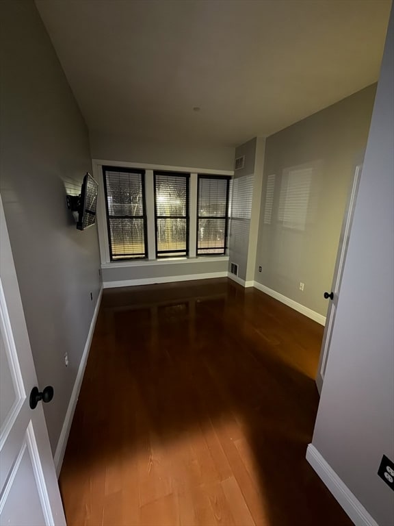 Building Photo - 7 Main St