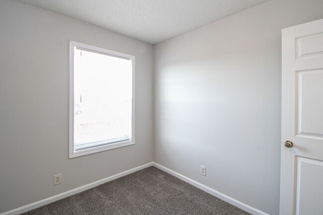 Building Photo - 145 Darlene Dr