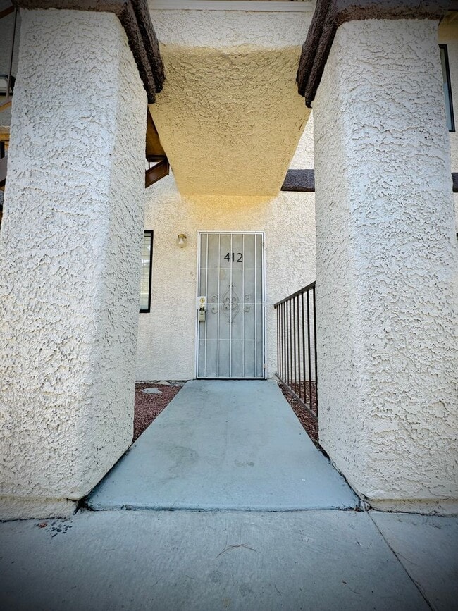 Building Photo - A Cozy 2 bedroom 2 bathroom with patio dow...