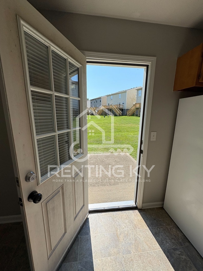 Building Photo - 2-Bed, 1.5-Bath Duplex/Townhome with Garage!
