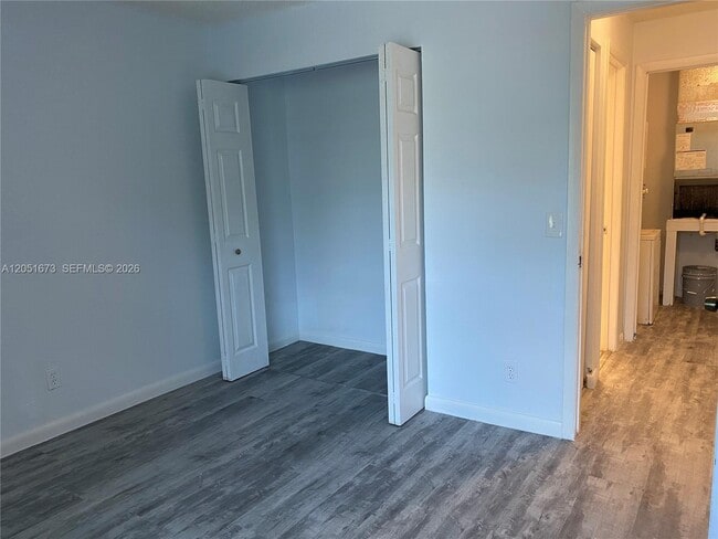 Building Photo - 201 Lake Pointe Dr