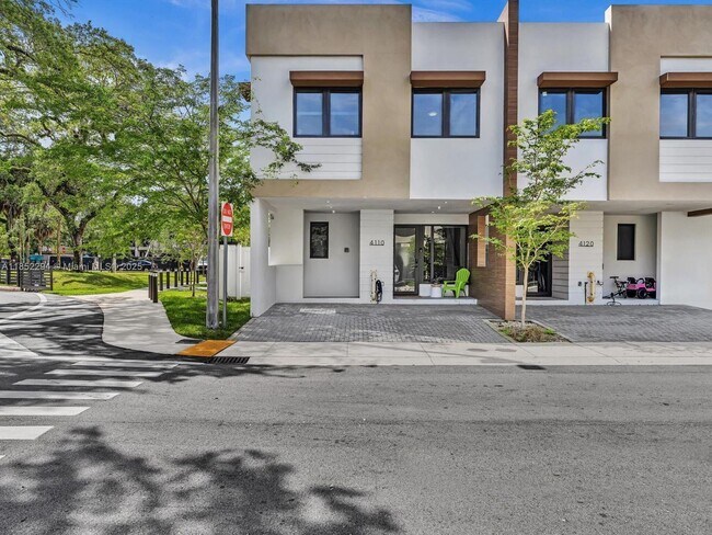 Building Photo - 4110 N Oak Pl