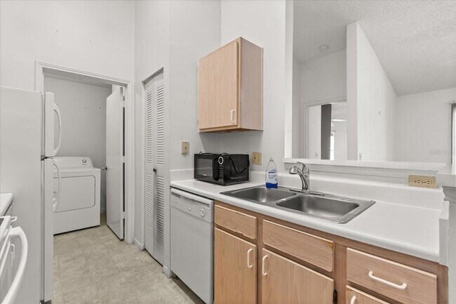 Building Photo - 2508 Grassy Point Dr