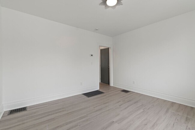 Building Photo - 5708-5710 Weldin
