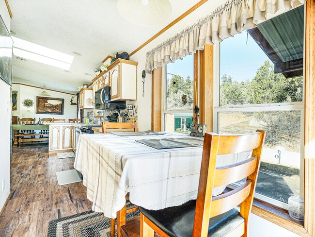 Building Photo - 352 Spring Rd