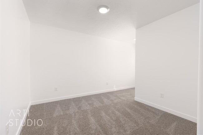 Building Photo - Move-IN SPECIAL Rent Reduced to $1500.00 P...