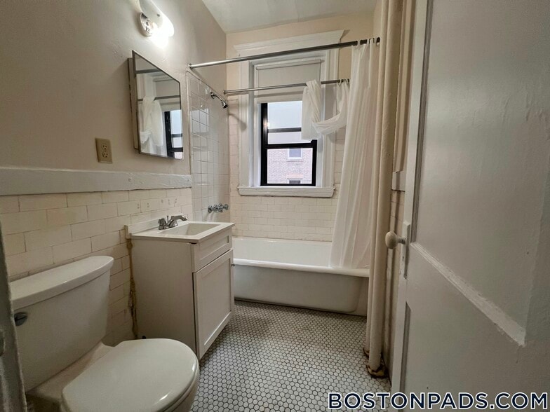 Building Photo - 1144 Commonwealth Ave