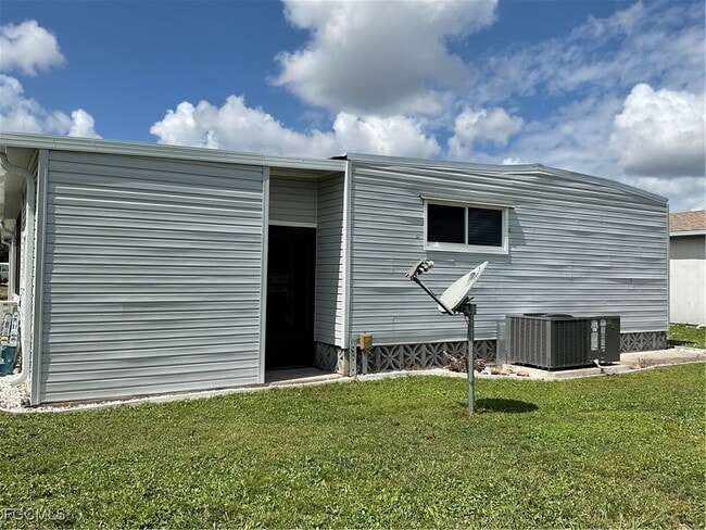 Building Photo - 245 Shrub Ln N