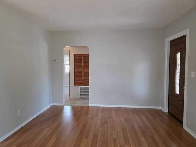 Building Photo - 2 Bedroom Single Family Home in Central Gulfport